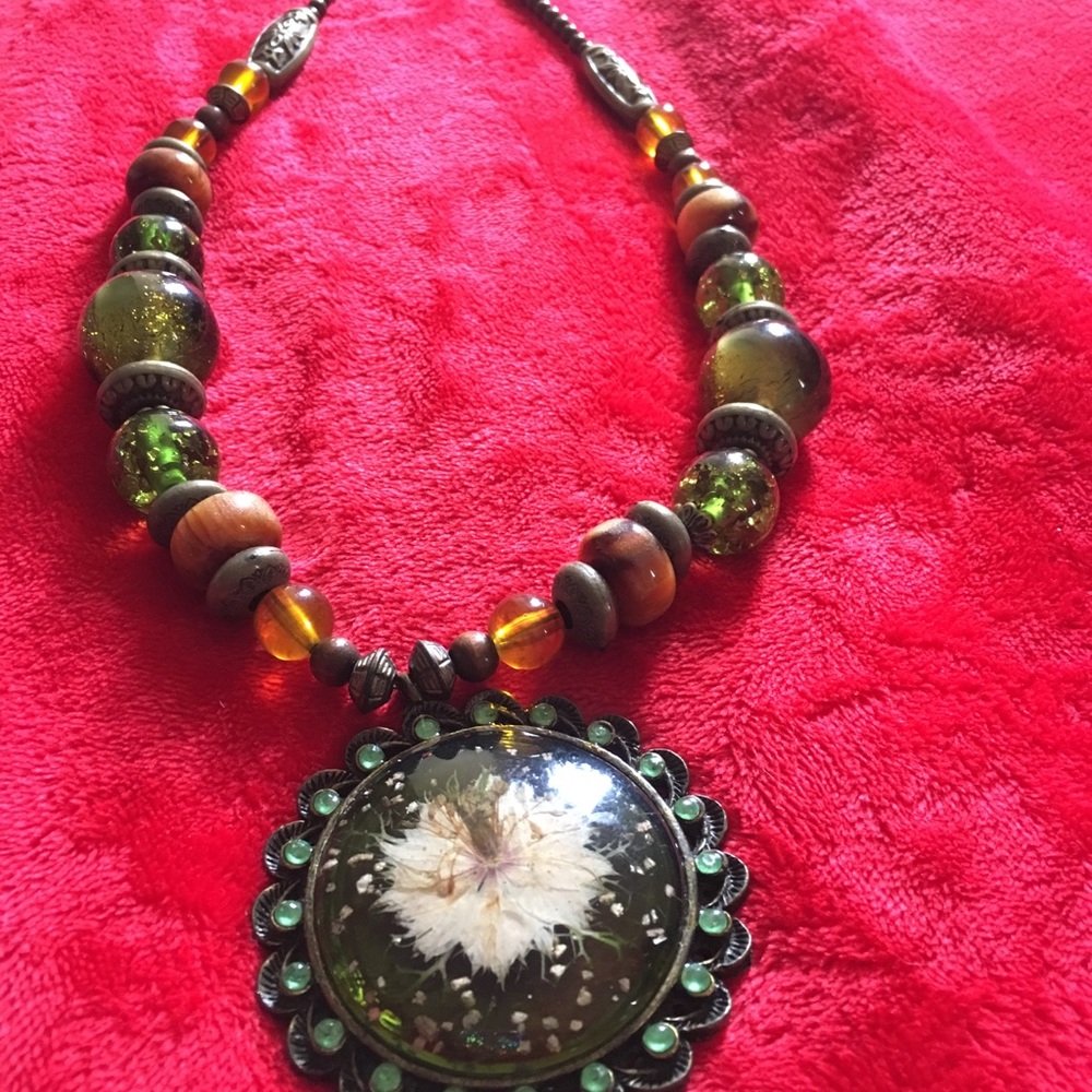 Elegant necklace